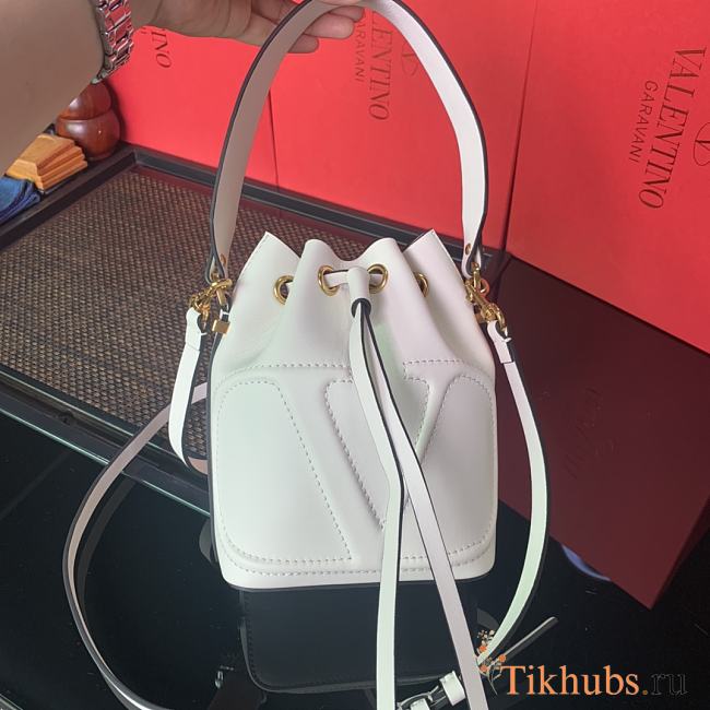 Vlogo Walk Calfskin Bucket Bag White Size 18 x 20.5 x 10 cm - 1