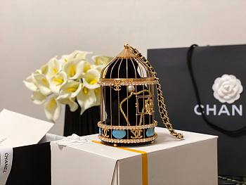 Chanel Golden Bird Case 02