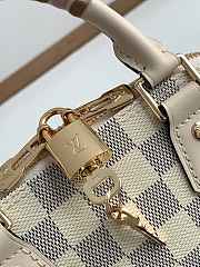 LV Alma Bridge Monogram 780680 White Size 23.5x17.5x11.5cm - 2