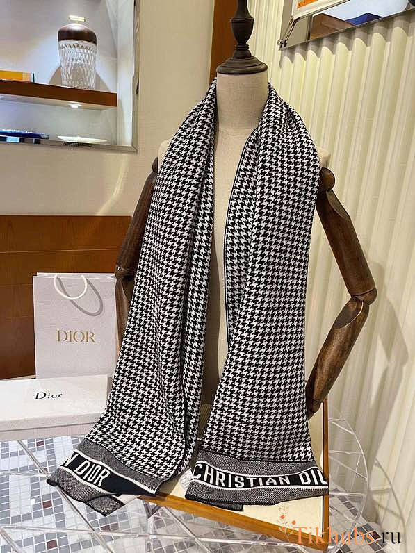 Dior 30 Montaigne Black and White 50x180cm - 1