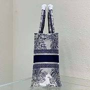 Dior Medium Book Tote White and Blue Rêve D'Infini Embroidery 36 x 27.5 x 16.5 cm - 5