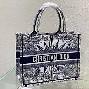 Dior Medium Book Tote White and Blue Rêve D'Infini Embroidery 36 x 27.5 x 16.5 cm - 3
