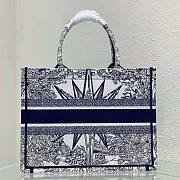 Dior Medium Book Tote White and Blue Rêve D'Infini Embroidery 36 x 27.5 x 16.5 cm - 2