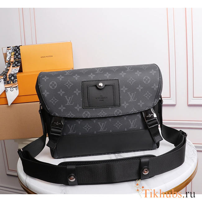 Louis Vuitton LV Messenger Voyager Monogram Eclipse PM Black 33 x 22.5 x 11 cm - 1