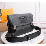 Louis Vuitton LV Messenger Voyager Monogram Eclipse PM Black 33 x 22.5 x 11 cm - 5