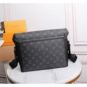 Louis Vuitton LV Messenger Voyager Monogram Eclipse PM Black 33 x 22.5 x 11 cm - 4