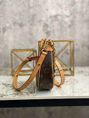 Louis Vuitton LV Loop Monogram 24x22x6cm - 5