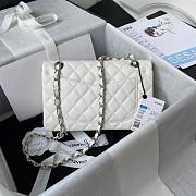 Chanel Flap Bag White Caviar Silver 23cm - 3