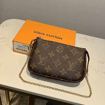 Louis Vuitton LV Mini Pochette Accessories Monogram 15.5 x 10.5 x 4 cm