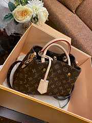 Louis Vuitton LV Montaigne BB Monogram 29 x 20 x 13 cm - 4