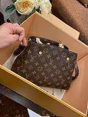 Louis Vuitton LV Montaigne BB Monogram 29 x 20 x 13 cm - 3