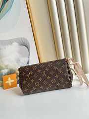 Louis Vuitton LV Favorite Monogram 28x17x4cm - 6