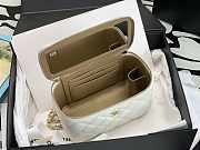 Chanel Vanity White Lambskin Gold 8.5x11x7cm - 3