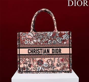 Dior Medium Book Tote Powder Pink Jardin Magique 36 x 27.5 x 16.5 cm 