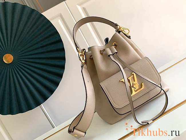 Louis Vuitton LV Lockme Bucket Grey 23x23x16cm - 1