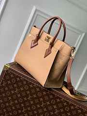 Louis Vuitton LV On My Side MM Bag Arizona 30.5 x 24.5 x 14 cm - 3