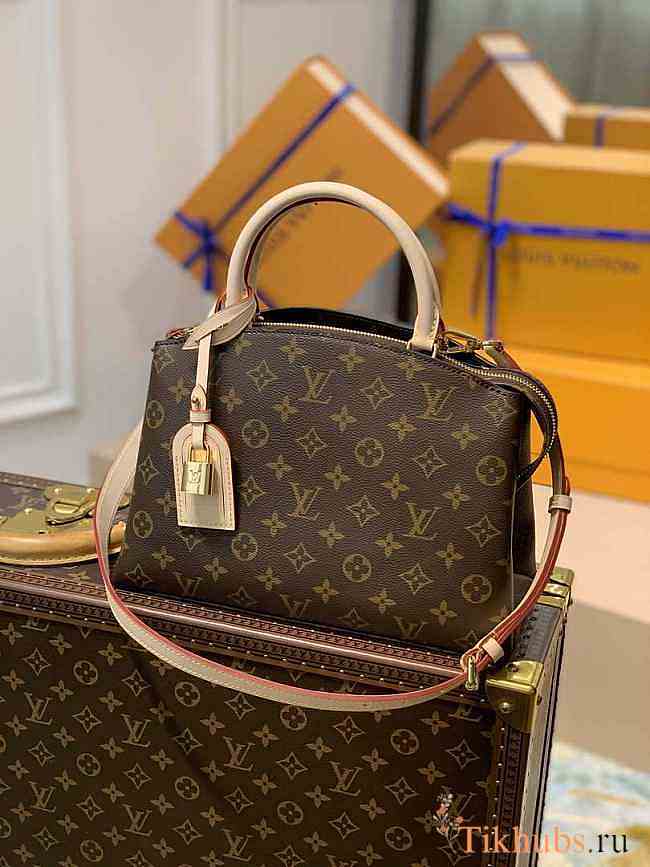 Louis Vuitton LV Petit Palais Monogram 29 x 18 x 12.5 cm - 1