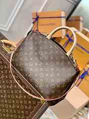 Louis Vuitton LV Grand Palais Monogram Empreinte 34 x 24 x 15 cm - 2