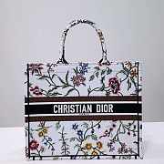 Dior Large Book Tote White Multicolor Petites Fleurs 42 x 35 x 18.5 cm - 1