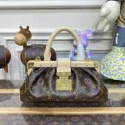 Louis Vuitton LV Monogram Clutch 28 x 14 x 10 cm - 1