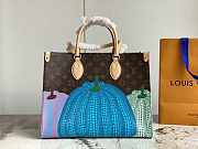 Louis Vuitton LV x YK OnTheGo MM Monogram Pumpkin Print 35 x 27 x 14 cm - 5