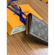 Louis Vuitton LV Passport Cover 10 x 14 x 2.5 cm - 2