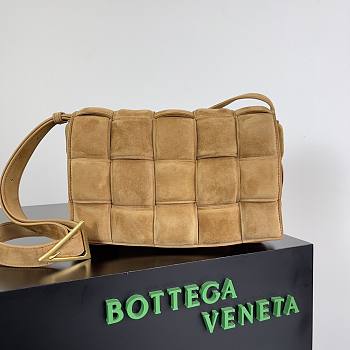 Bottega Veneta Cassette Padded Pillowy Woven Brown 26x18x8cm