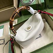 Gucci Diana Small Shoulder Bag White 24x15x5cm - 4