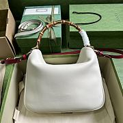 Gucci Diana Medium Shoulder Bag White 30x23x6.5cm - 2