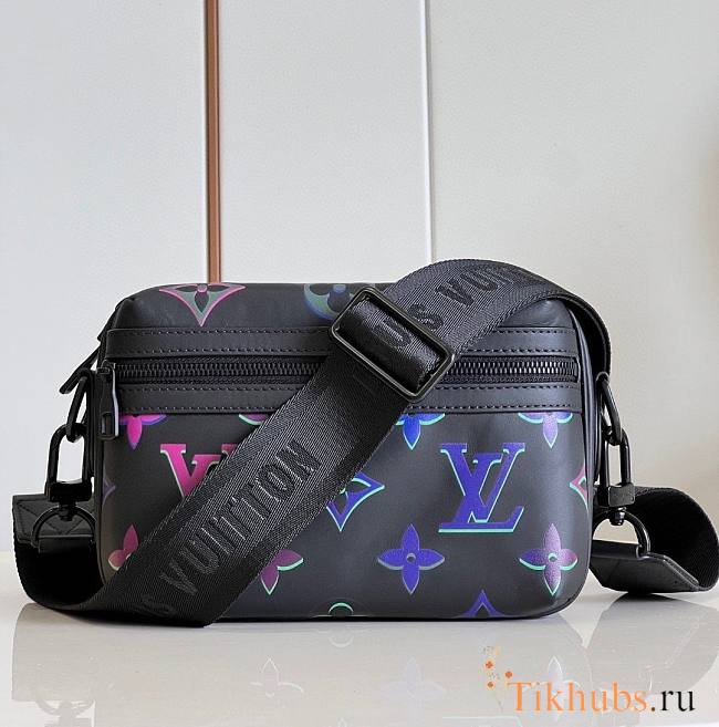 Louis Vuitton LV Comet Messenger PM 21.5 x 14 x 7.5 cm - 1