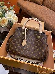 Louis Vuitton LV Montaigne MM Monogram 33 x 23 x 15 cm - 1