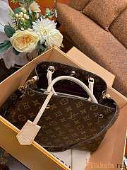 Louis Vuitton LV Montaigne MM Monogram 33 x 23 x 15 cm - 6