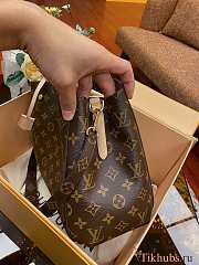 Louis Vuitton LV Montaigne MM Monogram 33 x 23 x 15 cm - 4