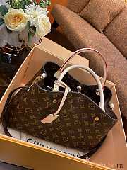 Louis Vuitton LV Montaigne MM Monogram 33 x 23 x 15 cm - 2