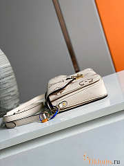 LV Pochette Metis Cream 25x19x7cm - 4