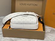 Louis Vuitton LV Outdoor Messenger Taigarama White 26 x 20 x 10.5 cm - 4