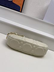 Dior CD Lounge Bag White Oblique 26 x 15 x 5.5 cm - 4