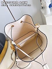 Louis Vuitton LV Neonoe MM Milky White 26 x 26 x 17.5 cm - 4