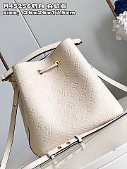 Louis Vuitton LV Neonoe MM Milky White 26 x 26 x 17.5 cm - 2