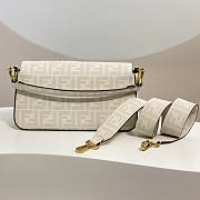 Fendi Baguette FF White Glazed Fabric Bag 27x15x6cm - 4