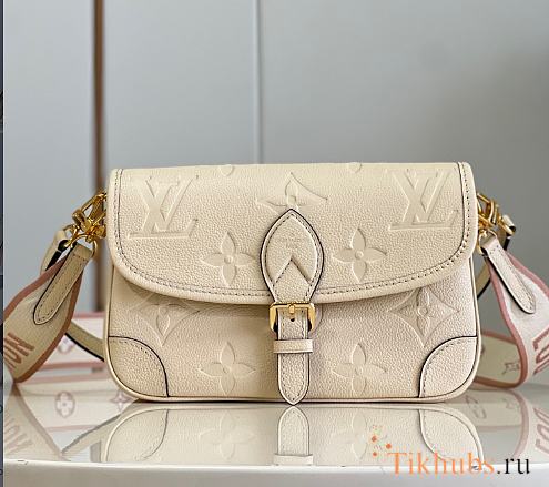 Louis Vuitton LV Diane Monogram Cream 23 x 16 x 8.5 cm - 1