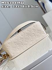 Louis Vuitton LV Diane Monogram Cream 23 x 16 x 8.5 cm - 5