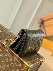 Louis Vuitton LV Pochette Coussin Black 20 x 14 x 8 cm - 4