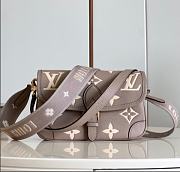 Louis Vuitton LV Diane Monogram Tourterelle Beige 23x16x8.5cm - 1