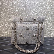 Valentino Garavani Roman Stud Knitted Shoulder Bag 24x16x8cm - 2