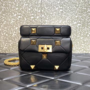 Valentino Garavani Roman Stud Bag Black 19x13x6cm - 1