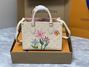 Louis Vuitton LV x YK OnTheGo PM White 25 x 19 x 11.5 cm - 1