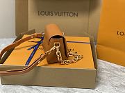 Louis Vuitton LV Twist Lock XL Honey Gold 16.5 x 19 x 8.5 cm - 6