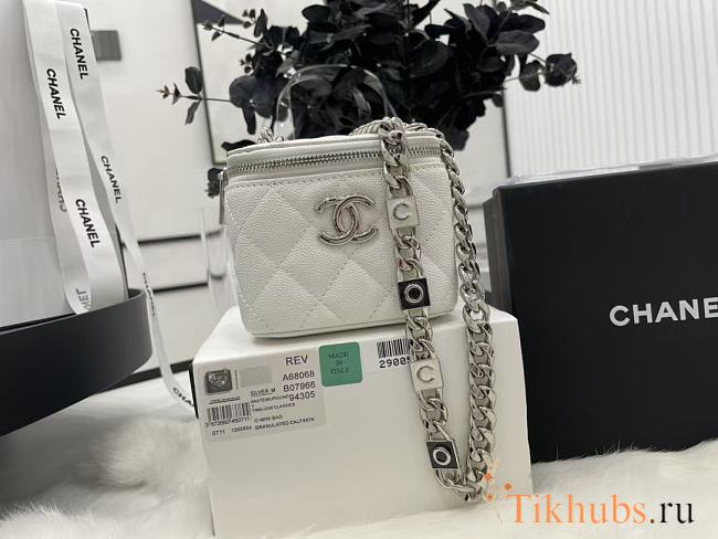 Chanel Vanity Case White Caviar White Silver 11x8.5x7cm - 1