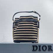 Dior Medium C'est Bag Natural and Denim Blue Marinière Raffia 24 x 10 x 24.5 cm - 2